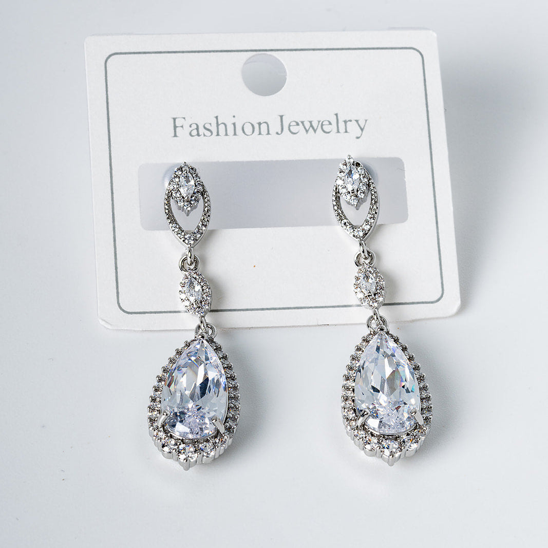 Teardrop-shaped earrings 